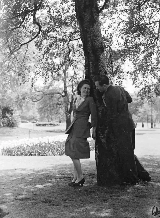 Framed Print : Lovers in Hyde Park May 1947 love couple romance romantic for valentines day be Framed Print : Lovers in Hyde Park May 1947 love couple romance romantic for valentines day be