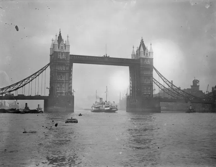 Framed Print : Luxury Thames pleasure steamer arrives in the Thames. The luxury Thame pleasure steamer Framed Print : Luxury Thames pleasure steamer arrives in the Thames. The luxury Thame pleasure steamer