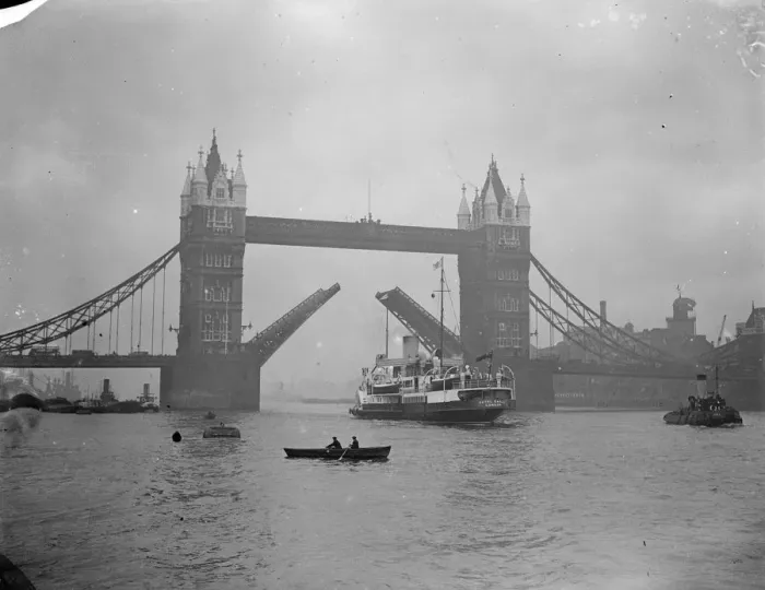 Framed Print : Luxury Thames pleasure steamer arrives in the Thames. The luxury Thame pleasure steamer Framed Print : Luxury Thames pleasure steamer arrives in the Thames. The luxury Thame pleasure steamer