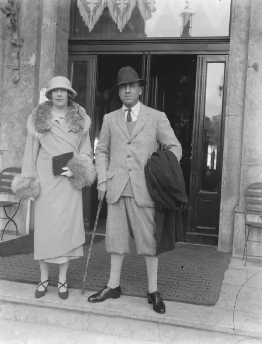 Framed Print : M and Mme Alfredo Pena at Biarritz. 1925 Framed Print : M and Mme Alfredo Pena at Biarritz. 1925