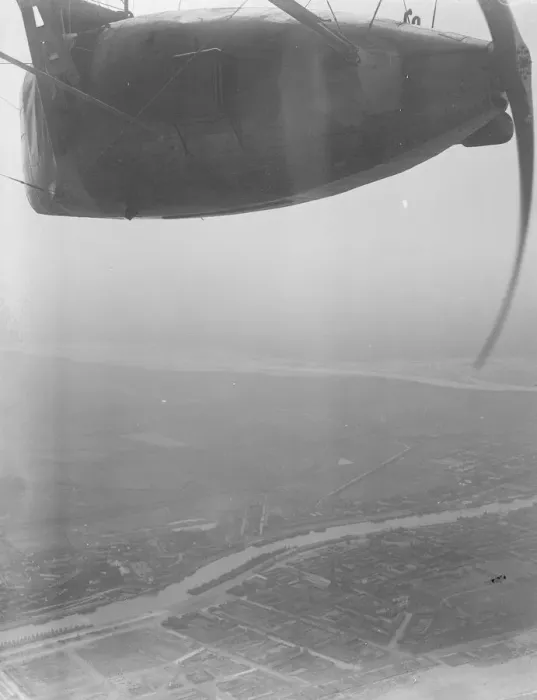 Framed Print : M P Trip in First Great Aerial Passenger Liner A view of Yarmouth roads as seen