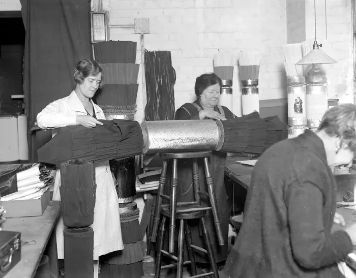 Framed Print : The making of Christmas Crackers at Mead and Fields, Holborn. 1928 Framed Print : The making of Christmas Crackers at Mead and Fields, Holborn. 1928