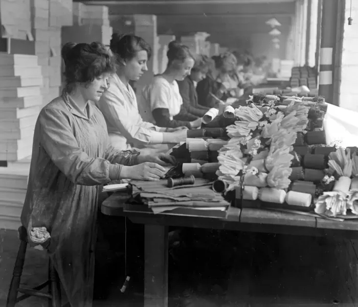 Framed Print : Making Crackers at the Cracker works, Holborn. 1 November 1919