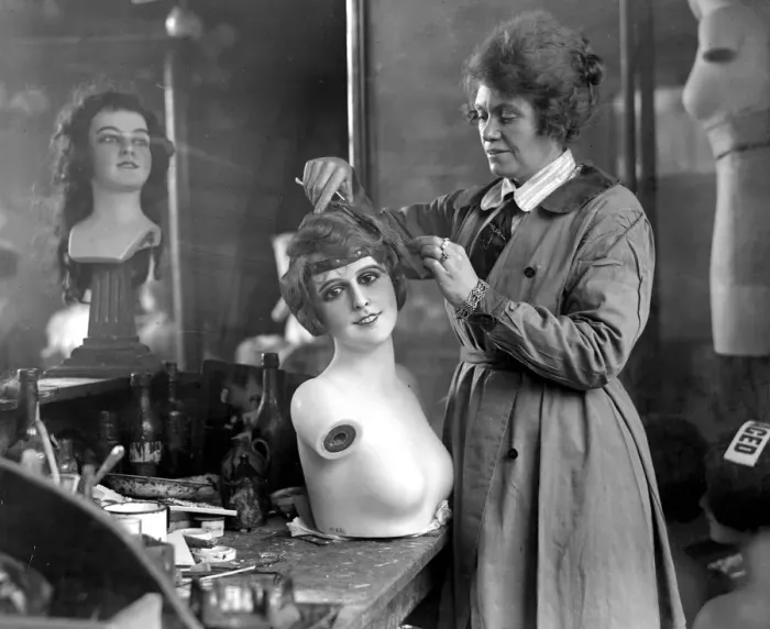 Framed Print : The making of wax models at Sages, Grays Inn Road. 1921