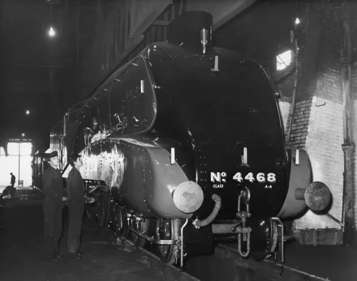 Framed Print : The Mallard, the fastest train in the world, at Nine Elms astation