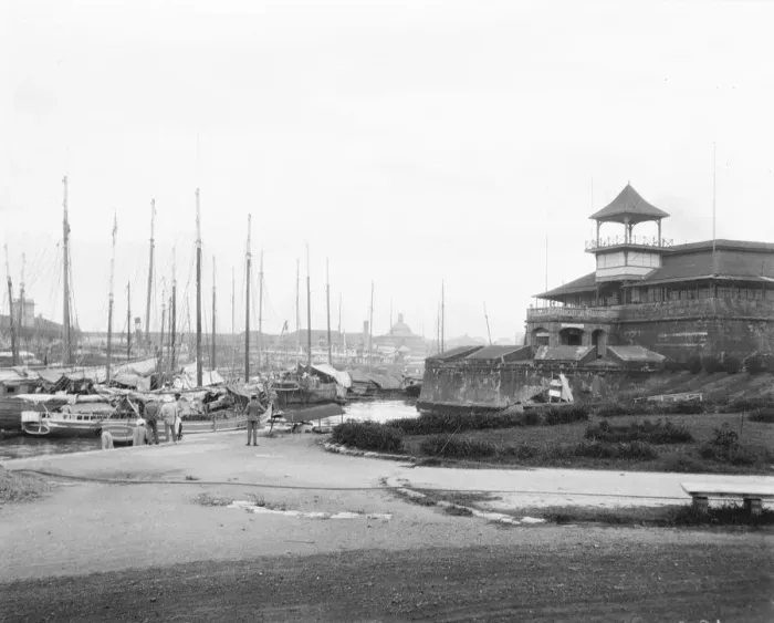 Framed Print : Manilla of the Philippines The river side May 1922 Framed Print : Manilla of the Philippines The river side May 1922