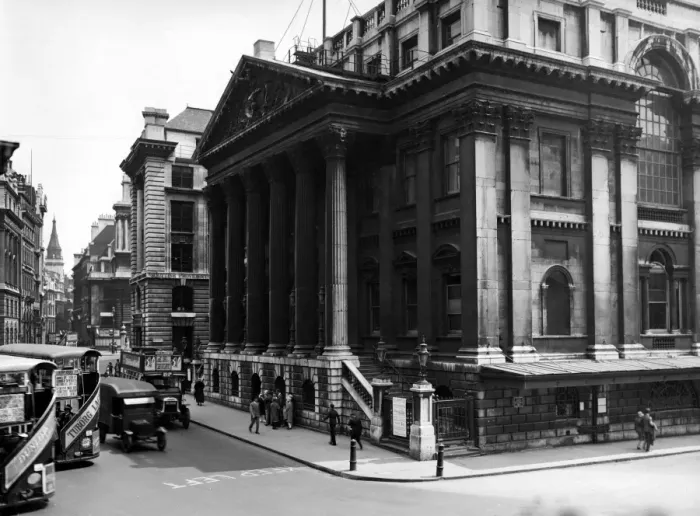 Framed Print : The Mansion House, in the heart of the Square Mile of London. It has been the residential home Framed Print : The Mansion House, in the heart of the Square Mile of London. It has been the residential home