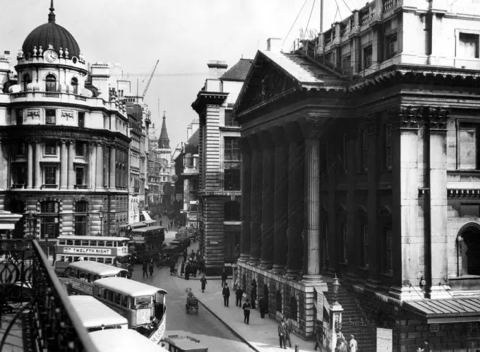 Framed Print : The Mansion House and Lombard Street seen from Cheapside, in the heart of the Square Framed Print : The Mansion House and Lombard Street seen from Cheapside, in the heart of the Square