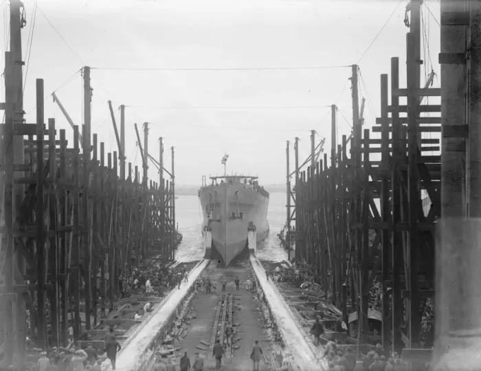 Framed Print : Marchioness of Bristol launches the cruiser HMS Suffolk at Portsmouth. The cruiser