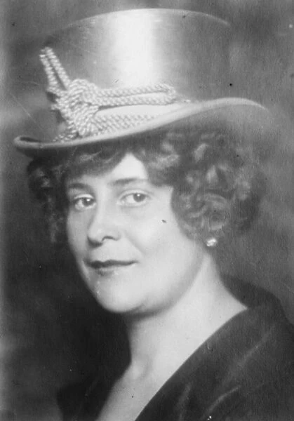 Maria Hemann, Austrias only woman taxi driver. 10 May 1927