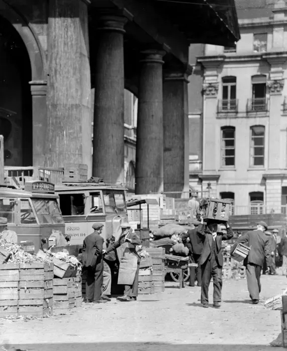 Framed Print : Market porters chatting amongst the fruit and vegetable boxes at Covent Gardens flower Framed Print : Market porters chatting amongst the fruit and vegetable boxes at Covent Gardens flower