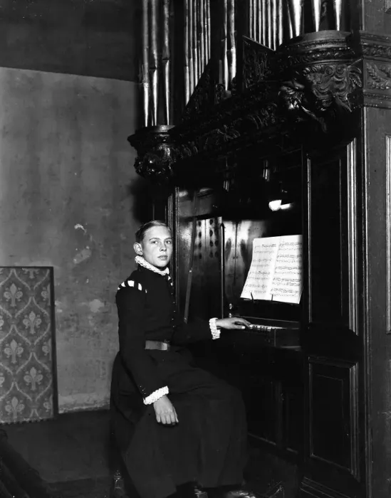 Framed Print : Master Edward Handel, aged 14, a direct descendent of the famous composer, seated Framed Print : Master Edward Handel, aged 14, a direct descendent of the famous composer, seated