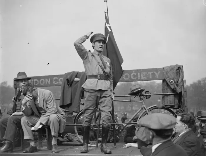 Framed Print : May Day Labour demonstration in Hyde Park. Commander J Snooks addressing one of the meetings