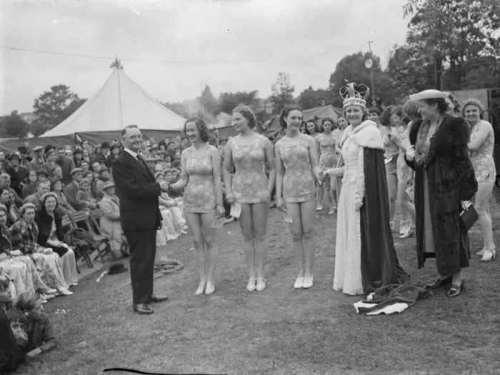 Framed Print : The Mayor and councillor Mr Blackman (left), the Carnival Queen Mrs Joan and Miss Framed Print : The Mayor and councillor Mr Blackman (left), the Carnival Queen Mrs Joan and Miss