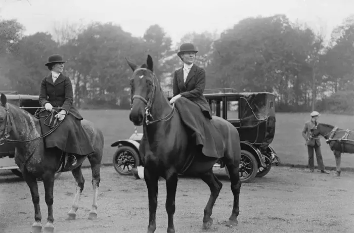 Framed Print : Meet of the Garth Hounds at Easthampstead Park, The Marquis of Downshires seat near Windsor