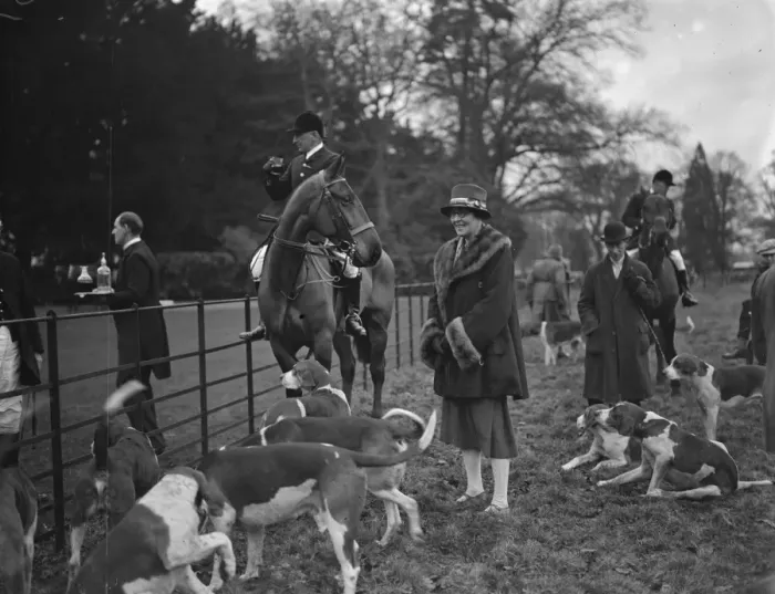 Framed Print : Meet of the Garth at Warfield Hall, near Bracknell, Lady Victoria Villiers and Daniels Framed Print : Meet of the Garth at Warfield Hall, near Bracknell, Lady Victoria Villiers and Daniels