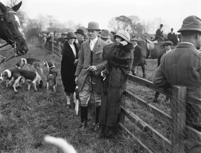 Framed Print : Meet the New Forest Staghounds Mr Horace Vachell, the well known author of Quinneys fame Framed Print : Meet the New Forest Staghounds Mr Horace Vachell, the well known author of Quinneys fame