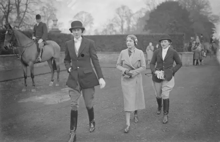 Framed Print : Meet of the Warwickshire hunt at Upton House Mrs Dunne ( Wife of the joint MFH ) Hon Nancy Pearson Framed Print : Meet of the Warwickshire hunt at Upton House Mrs Dunne ( Wife of the joint MFH ) Hon Nancy Pearson