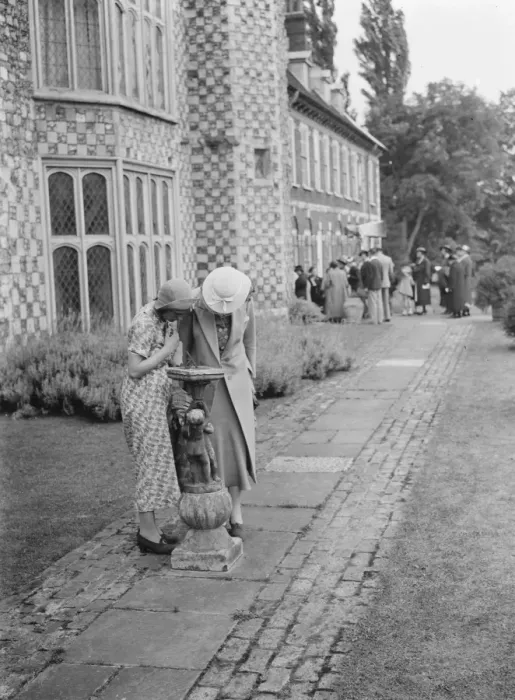 Framed Print : Members of the public in the grounds of Hall Place, Bexley, Kent Framed Print : Members of the public in the grounds of Hall Place, Bexley, Kent