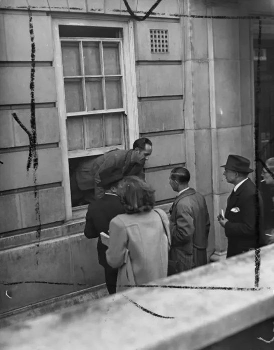 Framed Print : Ministry of works officials who made a forced entry at Duchess of Bedford house Framed Print : Ministry of works officials who made a forced entry at Duchess of Bedford house
