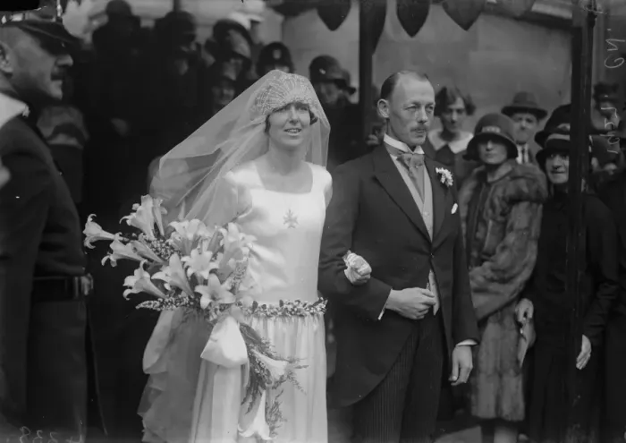 Framed Print : Miss C Strickland was married at Brompton Oratory to Captain H de Trafford. Bride and bridegroom Framed Print : Miss C Strickland was married at Brompton Oratory to Captain H de Trafford. Bride and bridegroom