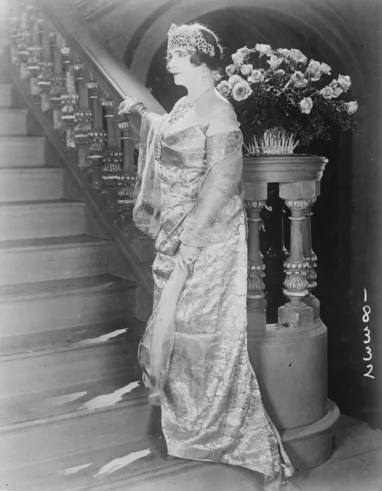 Framed Print : Miss Elinor Glyn, the author 30 November 1922 Framed Print : Miss Elinor Glyn, the author 30 November 1922