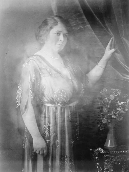 Miss Gwladys Naish ( Singer ) 9 October 1922