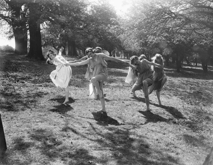 Framed Print : Miss Helen May pupils in Richmond Park 2 July 1921 Framed Print : Miss Helen May pupils in Richmond Park 2 July 1921