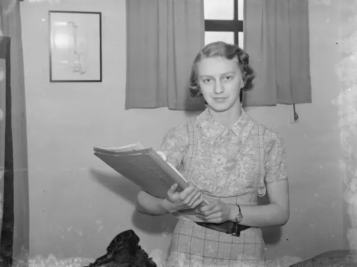 Framed Print : Miss Irene Chamberlain of Pettswood, Kent. 5 May 1939