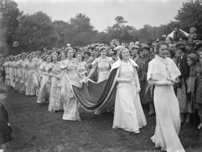 Framed Print : Miss Joan, the Dartford Carnival Queen and her attendees. 1939 Framed Print : Miss Joan, the Dartford Carnival Queen and her attendees. 1939