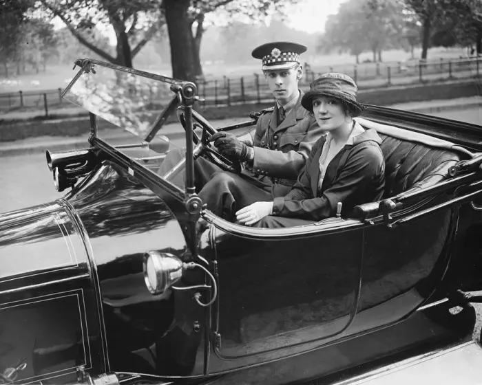 Framed Print : Miss Mabel Russell, the Heroine of London Pride, and her fiance, Lieutenant Framed Print : Miss Mabel Russell, the Heroine of London Pride, and her fiance, Lieutenant