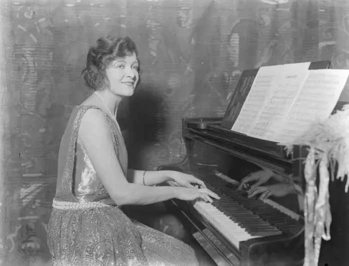 Framed Print : Miss Renee Kelly in a new sketch at the Coliseum. Miss Renee Kelly at the piano