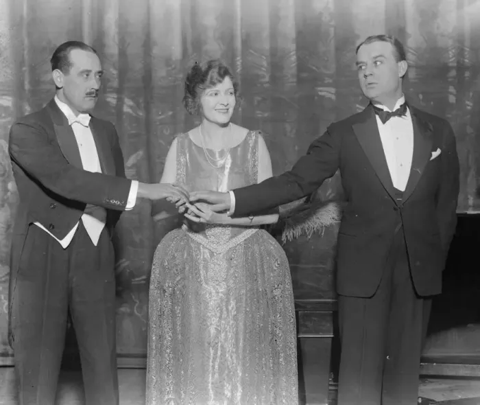 Framed Print : Miss Renee Kelly in a new sketch at the London Coliseum, supported by her husband Framed Print : Miss Renee Kelly in a new sketch at the London Coliseum, supported by her husband