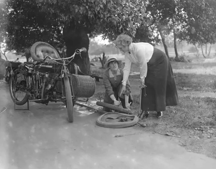 Framed Print : Miss Sybll Arundale and Miss Betty Fairfax out for a motor cycle trip Mending a Puncture Framed Print : Miss Sybll Arundale and Miss Betty Fairfax out for a motor cycle trip Mending a Puncture