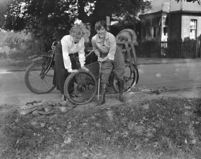 Framed Print : Miss Sybll Arundale and Miss Betty Fairfax out for a motor cycle trip Pumping Up