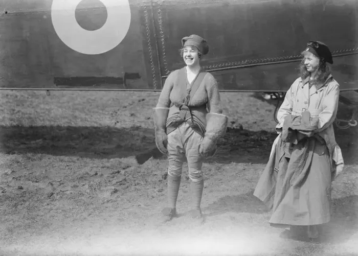 Framed Print : Miss Sylvia Boyden, Parachutist 1920 Framed Print : Miss Sylvia Boyden, Parachutist 1920