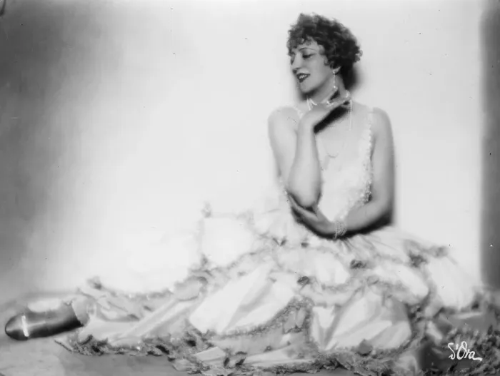 Framed Print : Miss Tessy Harrison, whose marvellous dancing is now drawing great crowds to Framed Print : Miss Tessy Harrison, whose marvellous dancing is now drawing great crowds to