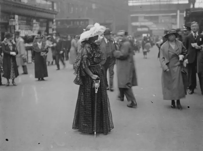 Framed Print : Miss Winifred Gein wears feathers as she left Waterloo Station for Ascot. 20 June 1935 Framed Print : Miss Winifred Gein wears feathers as she left Waterloo Station for Ascot. 20 June 1935