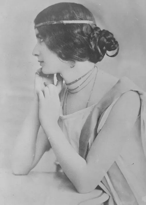 Framed Print : Mlle Cleo De Merode. The famous Parisian dancer, who is about to sue in the Paris courts Framed Print : Mlle Cleo De Merode. The famous Parisian dancer, who is about to sue in the Paris courts
