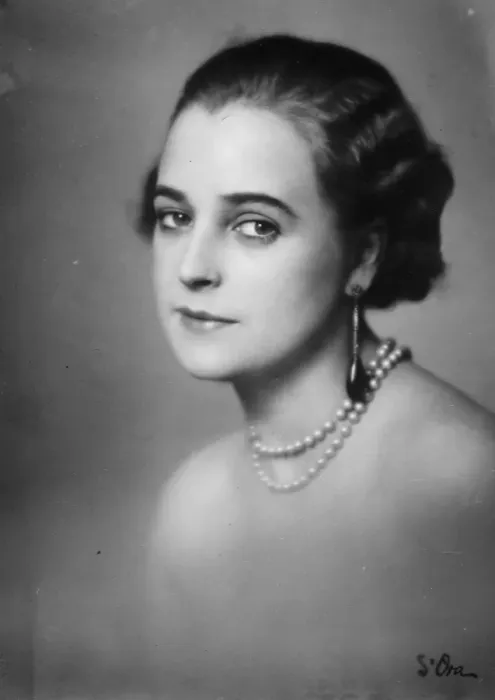 Framed Print : Mlle Crista de Vynos, who has issued a ?1, 000 challenge to any woman dancer in the world Framed Print : Mlle Crista de Vynos, who has issued a ?1, 000 challenge to any woman dancer in the world