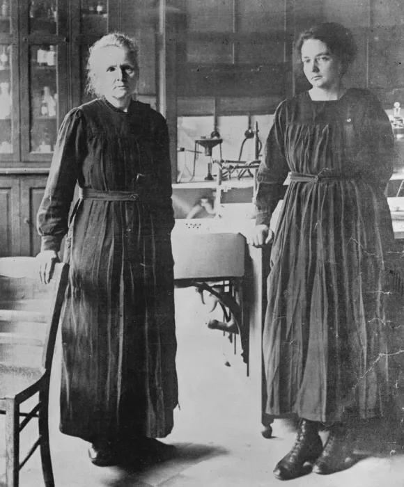 Framed Print : Mme Curie photographed with her daughter. 4 April 1925 Framed Print : Mme Curie photographed with her daughter. 4 April 1925