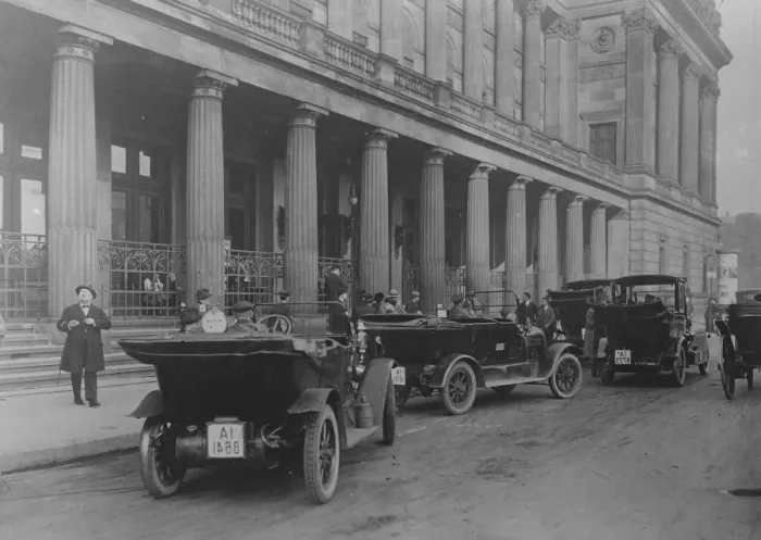 Framed Print : Mob attacks ( Berlin Stock Exchange ) A Berlin message reports that a mob of men