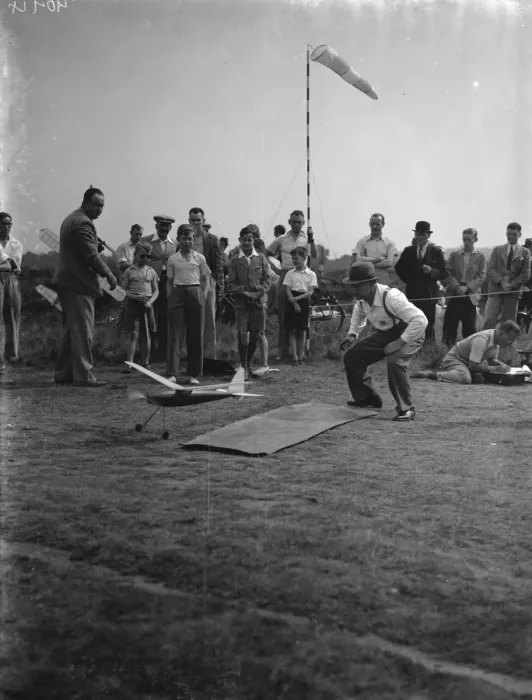 Framed Print : Model Flying Club, Dartford Heath. 7 August 1937