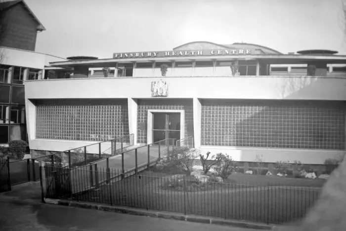 Framed Print : The modernist design of the Finsbury Health Centre, Pine Street, Islington, London