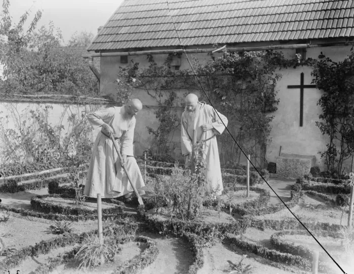 Framed Print : Monks busy in their garden at the Monastery of the Camaldules which stands on a mountain Framed Print : Monks busy in their garden at the Monastery of the Camaldules which stands on a mountain
