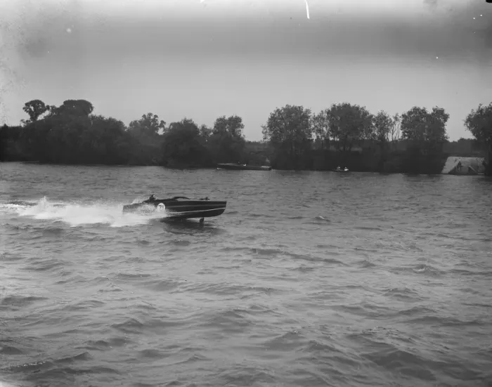 Framed Print : Motor boat trials on the River Thames Z1 during the race 6 June 1925 Framed Print : Motor boat trials on the River Thames Z1 during the race 6 June 1925