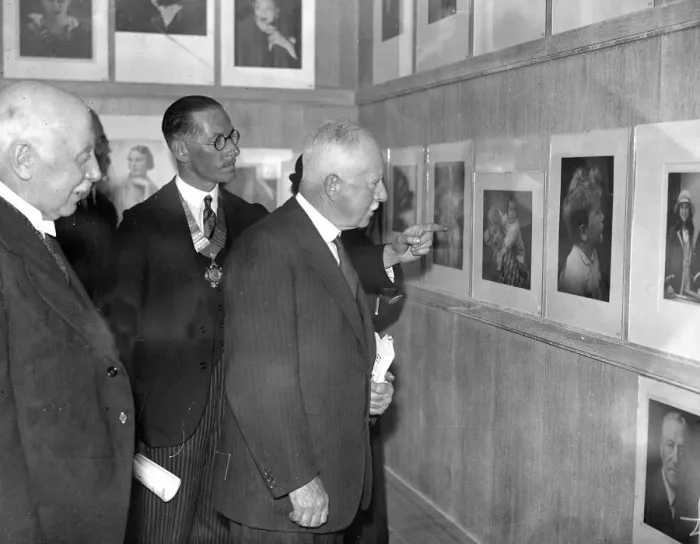 Framed Print : Mr Archie Handford ( President ) pointing out exhibits to Lord Ebbisham at the Professional Framed Print : Mr Archie Handford ( President ) pointing out exhibits to Lord Ebbisham at the Professional