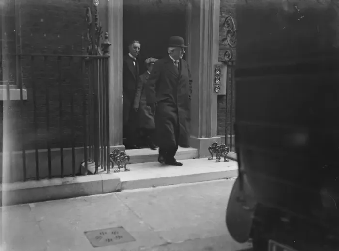 Framed Print : Mr Asquith leaving his house for Cupar