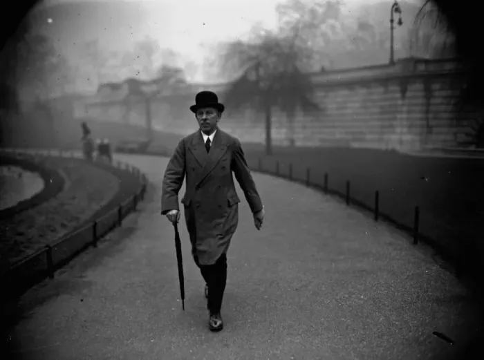 Framed Print : Mr E H Golby, the Senior Postal Official at Buckingham Palace retires today after Framed Print : Mr E H Golby, the Senior Postal Official at Buckingham Palace retires today after