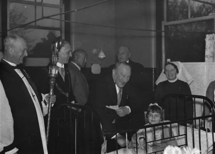 Framed Print : Mr E W Meyerstein, the High Sherrif of Kent, speaking to some young patients in Framed Print : Mr E W Meyerstein, the High Sherrif of Kent, speaking to some young patients in
